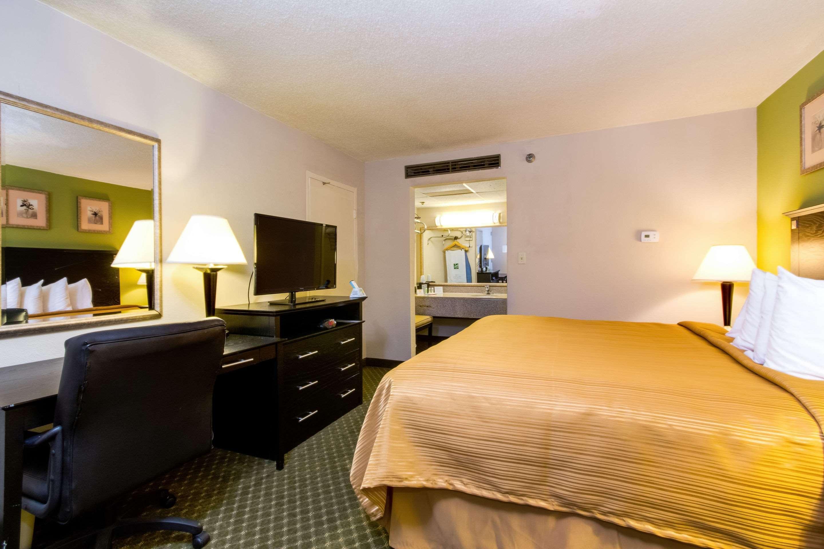 Quality Inn & Suites Moline - Quad Cities Exterior foto
