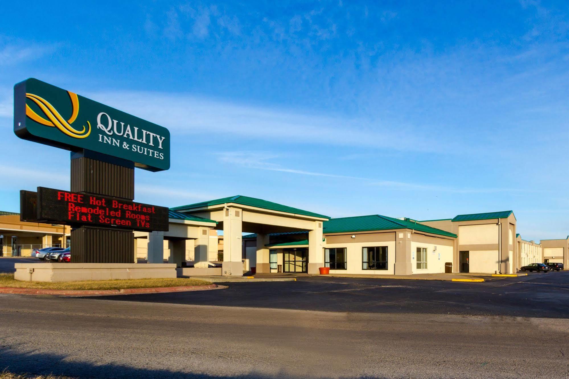 Quality Inn & Suites Moline - Quad Cities Exterior foto